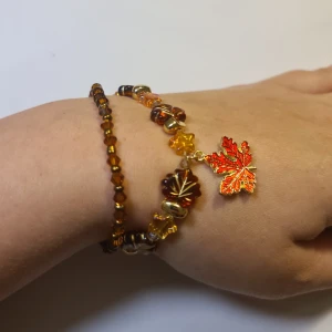 Armband höst röd - Handgjort armband med hösttema. 