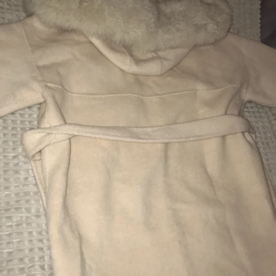 beige kappa med äkta päls - 90