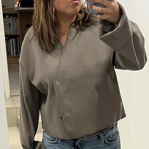 Jacka från fina - Säljer ginas populära jacka, endast använd två gånger!