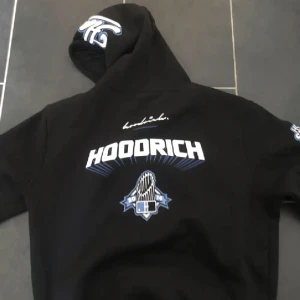 Hoodrich hoodie  - Ny aldrig använd. Säljer för ja köpte för liten storlek 