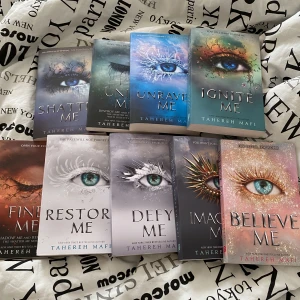 SHATER ME SERIES - Säljer HELLLLAAAA shatter me serien för 560kr😫😫💕💕 jätta jättw bra serie och verkligen värd the hype!! Mötas upp i Stockholm annars frakt som du står för kan förekomma mellan 109kr-122kr ( org pris för hela serien är 1297kr