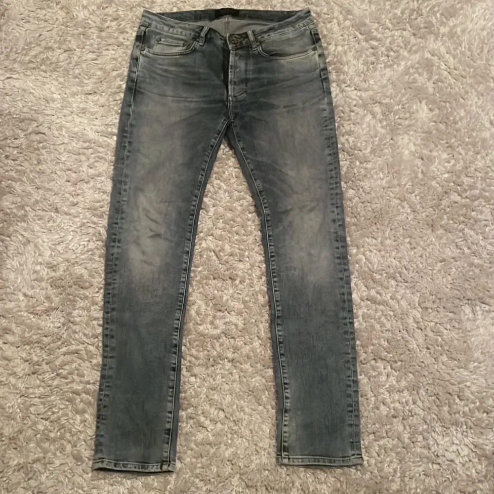 Riktigt fina jeans av olika märken storlekarna varierar mellan 30/31/32, alla jeans är i nästan nyskick. Skriv om ni vill ha mer detaljer.. Jeans & Byxor.
