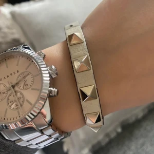 Valentino Armband  - Använd, men är i mycket bra skick, ingenting som lossnar eller trasig 