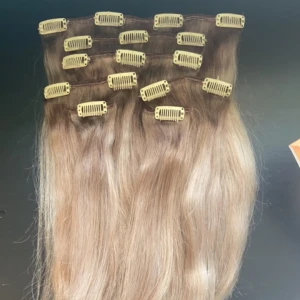 Löshår - Äkta löshår clip-in från rapunzelofsweden. 45cm. Finns i uttran/sthlm. Kan även fraktas för 70kr