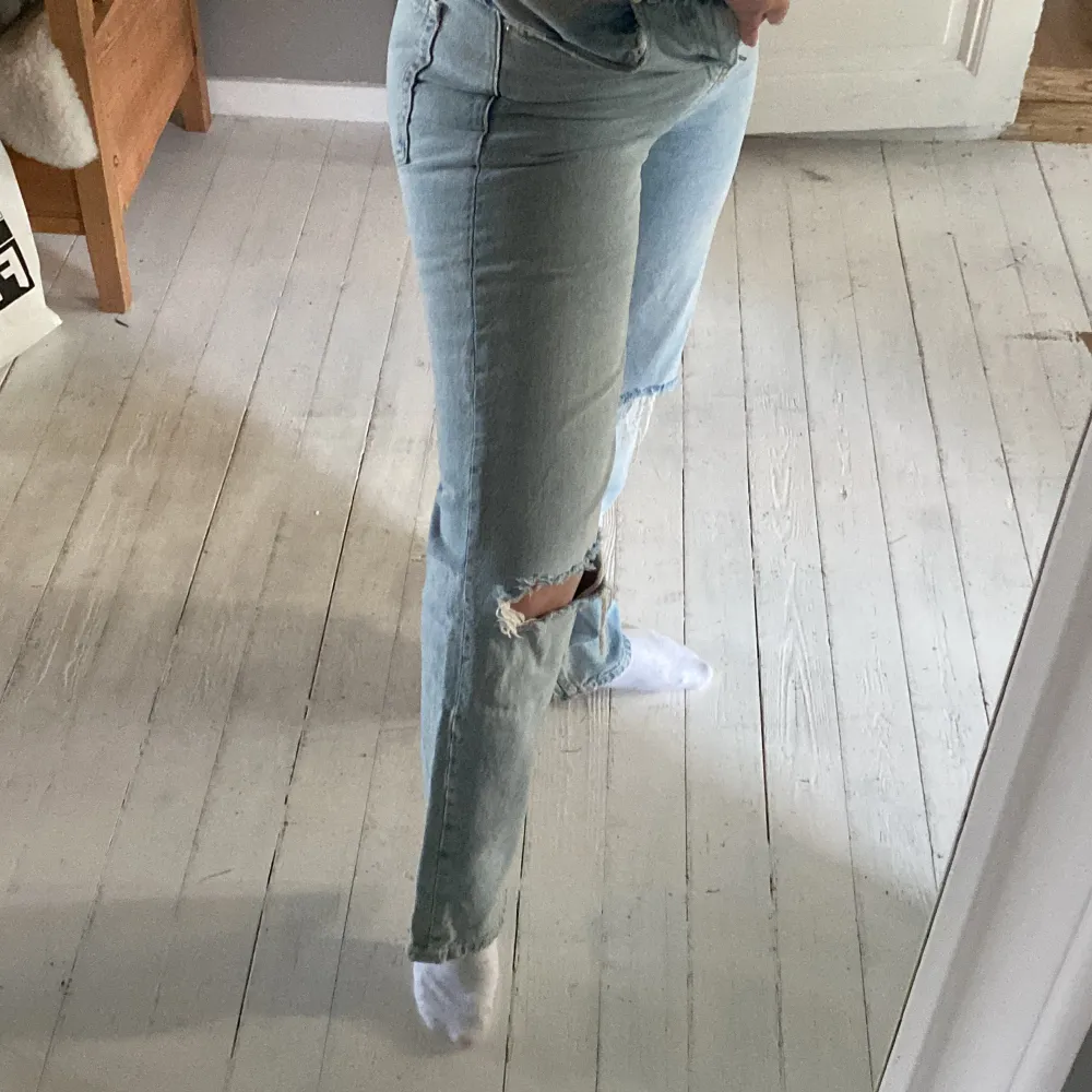 Så fina jeans från Gina Tricot som tyvärr knappt blivit använda då jag köpte de i en för liten storlek.💗. Jeans & Byxor.