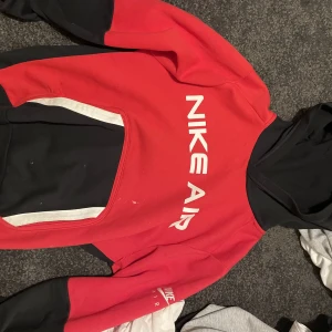 Tröja - Bra skick skriv om du intresserad. Köparen står för frakten