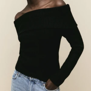 Off shoulder topp  - Slutsåld off shoulder topp från hm. Endast testad 