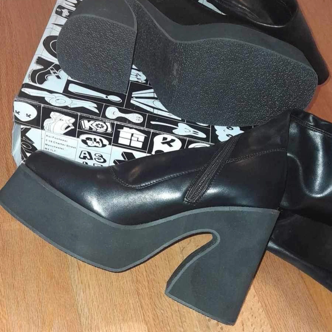 Overknee Koi footwear  - 90