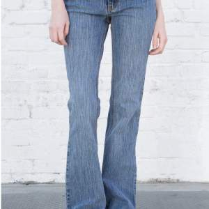 Brielle 90s jeans från Brandy Melville i jättebra skick. Säljes då de inte kommer till användning hos mig. Kom gärna med prisförslag!💕