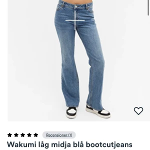 monki jeans - Säljer dessa monki jeansen som jag köpte för 1 månad sen använt typ 3 gånger men d är för stora på mig runt midjan :( skriv privat för mer bilder
