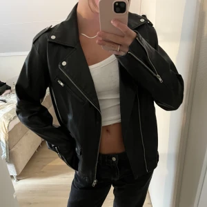 Skinnjacka - Skinnjacka från lager 157. Sjukt bra kvalite och har inget tecken på användning.