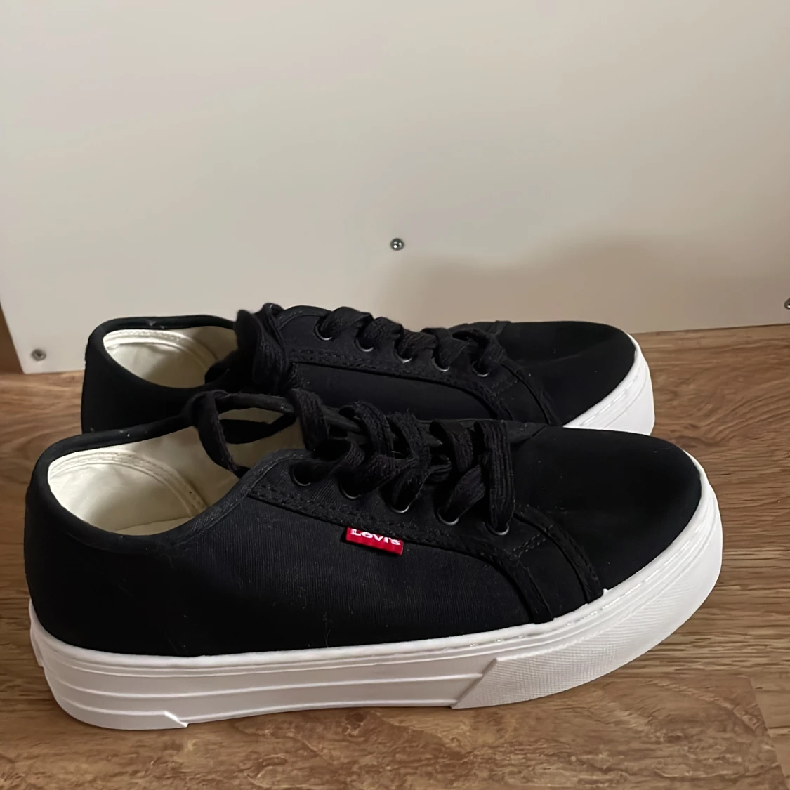 Aldrig använda sneakers från Levis 
