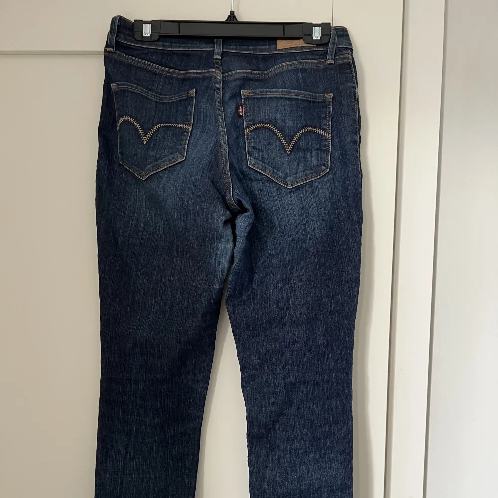 Står ej storlek men passar mig i storlek 36/38. Jeans & Byxor.