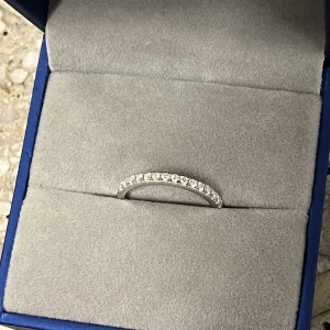 Ring silver Moissanite diamant - Storlek 6. Ny. Färg D vvs1. Moissanite skimrar mer än diamanter och är testad som diamant. 