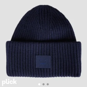 Blå acne  - Jätte fin blå acne💙