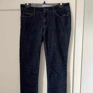 gamla lågmidjade jeans från zara. Står storlek 42 men är för små för mig som är storlek 38