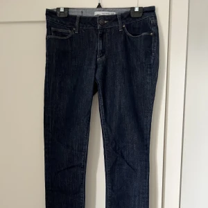 jeans - gamla lågmidjade jeans från zara. Står storlek 42 men är för små för mig som är storlek 38