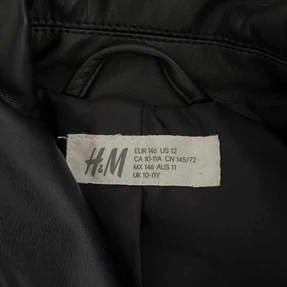 Ny jacka från H&M. . Jackor.