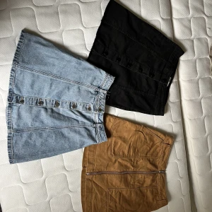 Kjolar  - 3st kjolar. Kan säljas styckvis, helst alla 3.  Blå: H&M storlek 38.  Svart: Ginatricot storlek 36. Brun: H&M storlek 38.   90kr styck eller alla 3 för 250kr. 
