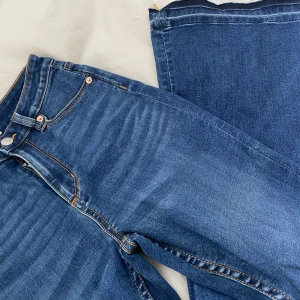 Bootcut jeans  - Ett par superfina bootcut jeans från Lager 157 som passar perfekt på mig som är 174 cm  lång , använda ett fåtal gånger och är i bra skick! Köp för 150kr + frakt 