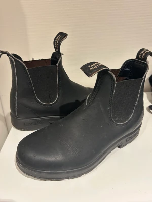 Blundstones  - Inköpt för ca 2,5 års sedan använda ca 3 gånger endast.  Köpta för ca 2000kr