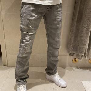 Levi’s 515 vintage jeans storlek W32 L34 modellen är 185cm väger 70kg