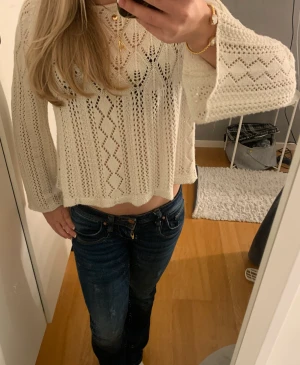 Vit stickad topp  - Snygg vit stickad tröja från Vero Moda i mycket bra skick. 