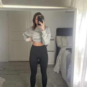 Tights  - Supersnygga träningstights! Aldrig använda, endast provade! jag tycker dom sitter lite tight på mig därför säljer jag dem 🥰