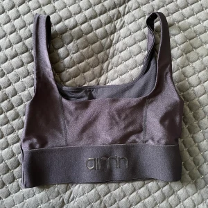 Sport bh - Skitsnygg överdel från Aimn ny endast provat då den blev liten för mig. 