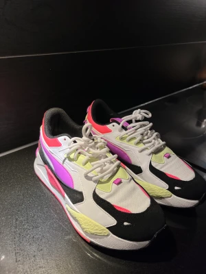 Puma skor - Säljer mina puma skor som är för små för mig. Dessa är helt nya, endast använda kort stund inomhus 