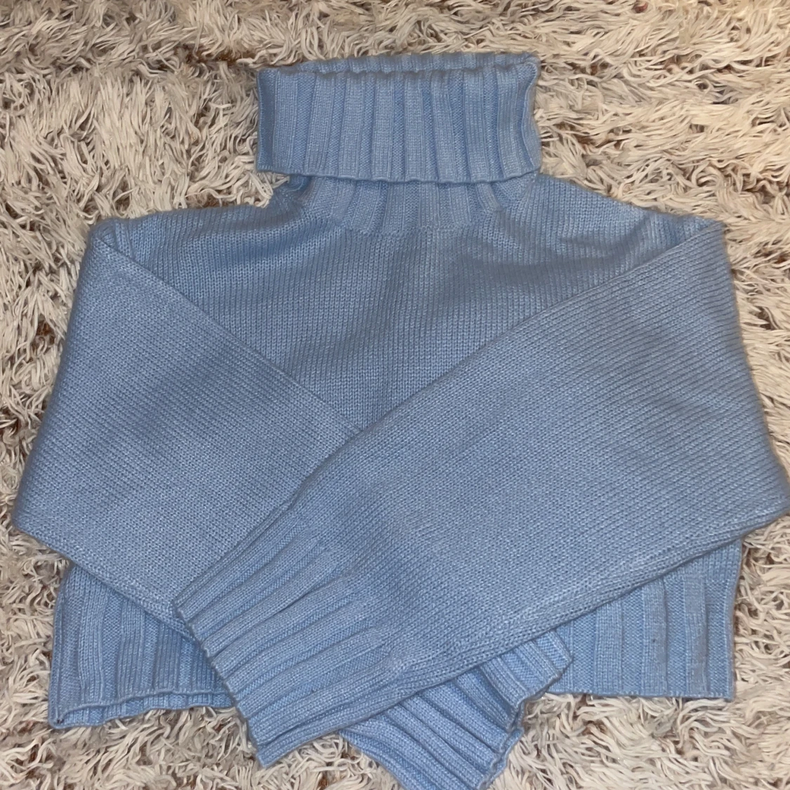 Pastelblå polotröja