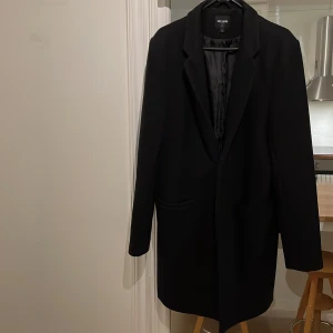 Rock - Rock från Only & Sons i mycket gott skick. Obs: är storlek L känns som M