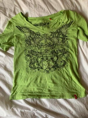 Drainer tröja  - Jättesnygg tröja med rhinestones köpt på plick, jätte bekväm men inte riktigt min stil Står att det är M men skulle säga att den är m/s ) inga defekter alls! Sitter skintight🫶 dm för bild på!