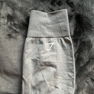 Gymshark Shorts  - säljer de här shortsen eftersom de blivit för små för mig & de är i bra skick! Nypris 499:- Skriv för fler bilder💋