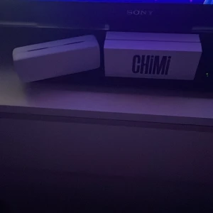 Chimi 007 peach - Snygga solglasögon perfekta till våren och sommaren av märket chimi. Modelen är 007 och färgen är peach. Tveka inte att skriva om du har fråger eller funderingar  Mvh/Liam