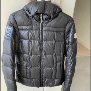 Dolomite vinterjacka  - Svart Dolomite vinterjacka i storlek S.