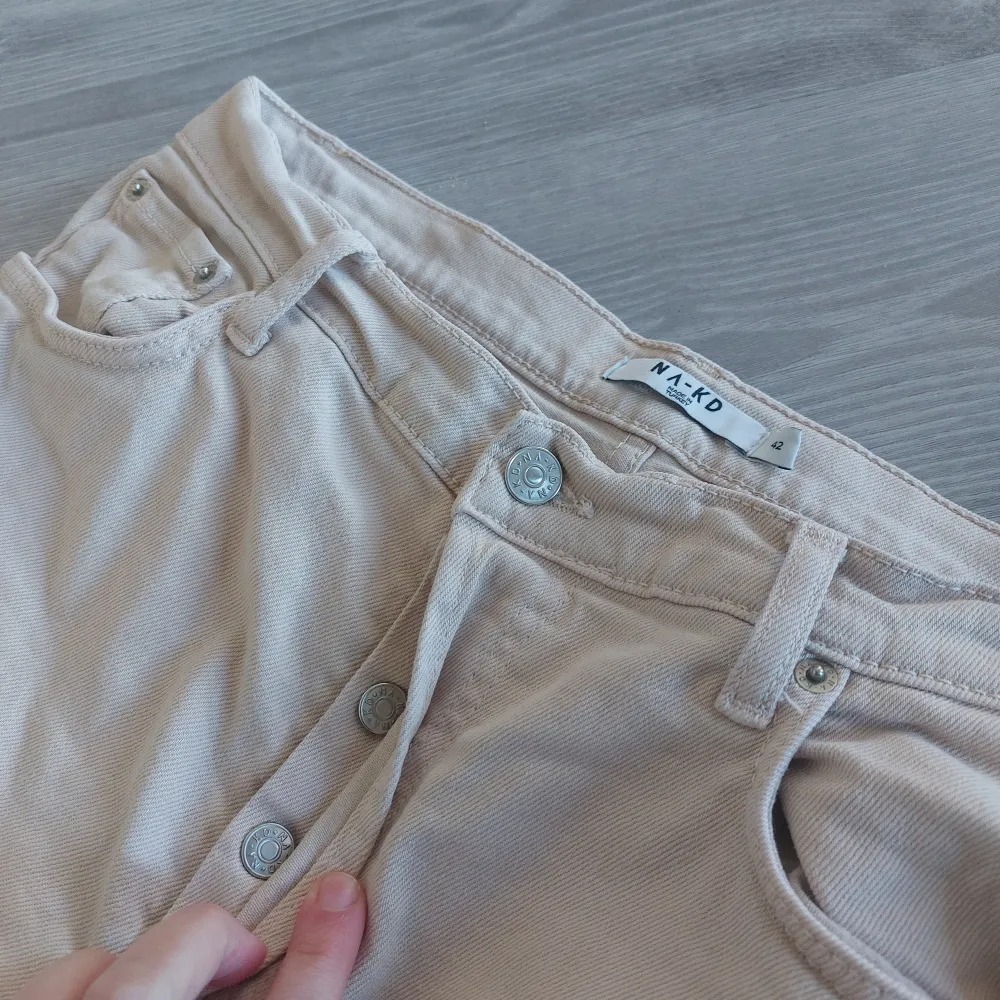 Jättefina byxor som tyvärr är förstora för mig , använda fåtal gånger. Strl 42. Jeans & Byxor.