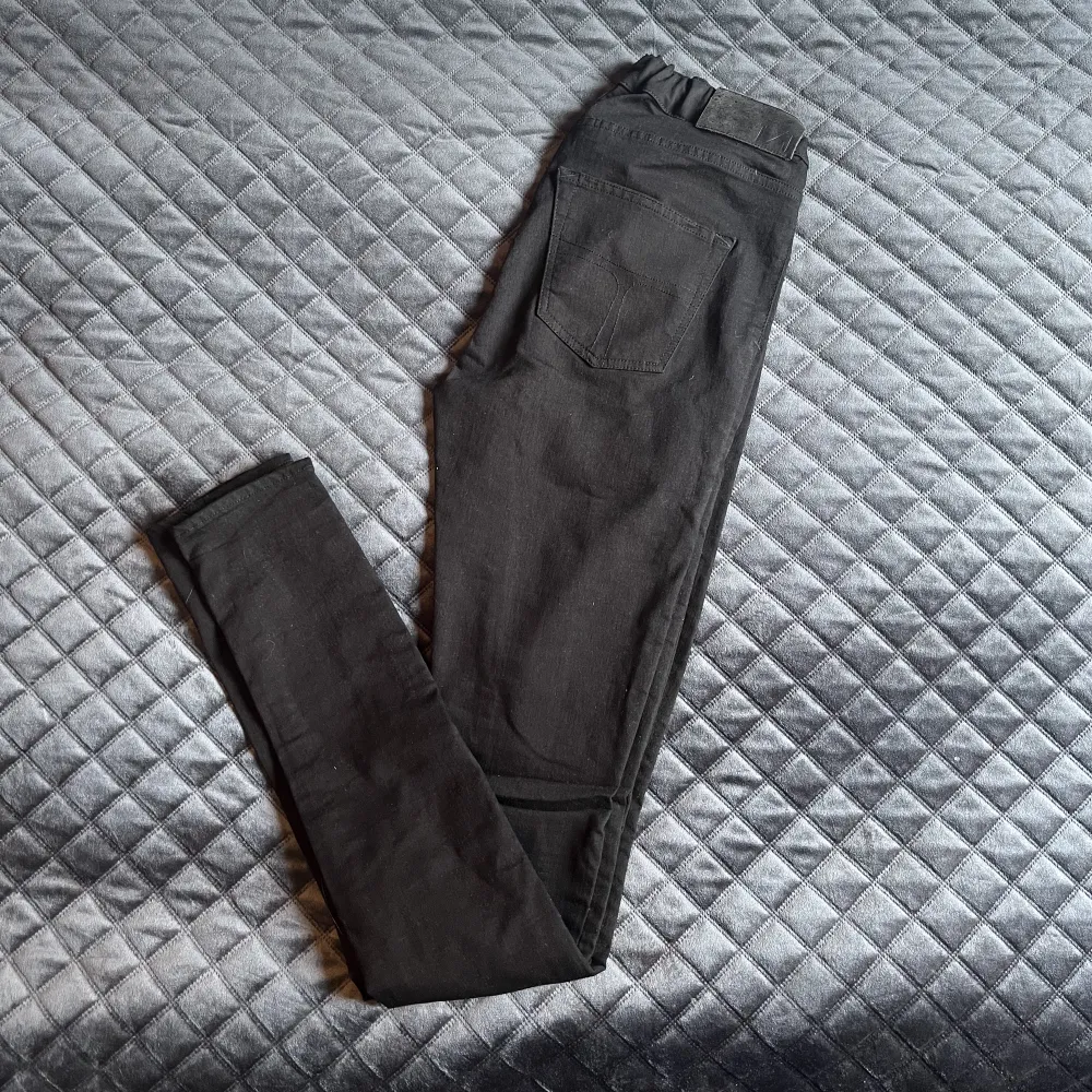Svarta jeans från tiger of sweden, knappt använda, dm för fler bilder och frågor ❤️❤️. Jeans & Byxor.
