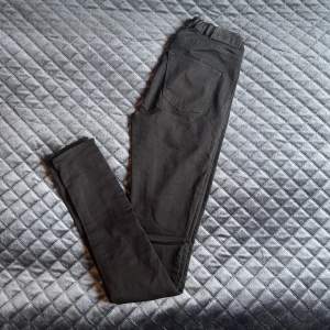 Svarta jeans från tiger of sweden, knappt använda, dm för fler bilder och frågor ❤️❤️