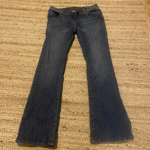 Bootcut low waist jeans  - Storlek S/28  Så fina från zoo yorker! 
