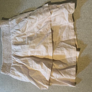 Volangkjol - Beige randig volangkjol:)