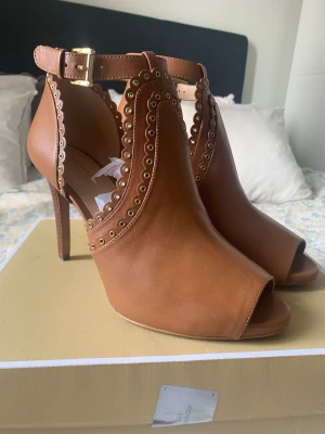 Michael Kors Skor - Aldrig använda då dem är för små för mig,pris kan diskuteras❤️