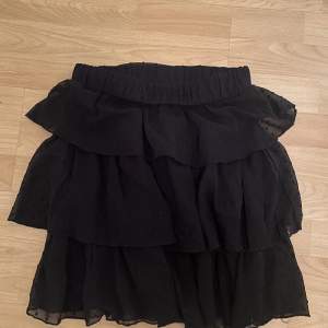 Super söt svart kjol som jag köpte för ett tag sedan Använd 2-3 gånger 