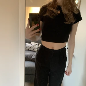 Kostymbyxor - Super fina kostymbyxor. Säljer för att de är för små och liiite korta på mig som är 176💓