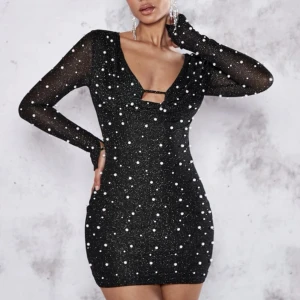 Fest klänning  - Super fin och snygg För kort för mig är 183cm Därav säljer den  Aldrig använd! 