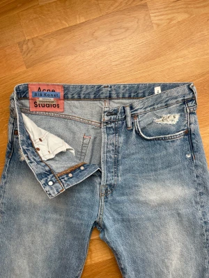 Acne studios jeans  - I fint skick. Använda endast några tillfällen. 