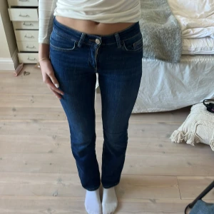 Jeans  - Säljer dessa jätte fina only jeans. Säljer de pågrund av att de har blivit för korta för mig som är 170. De är i storlek 25x32 och passar mig i midjan som i vanliga fall har storlek 34💗De har inga skador och är i ny skick💗