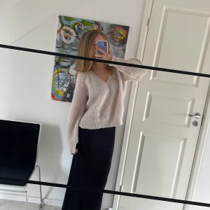 Stickad tröja - Väldigt fin stickad tröja ifrån Vila. Nästintill oanvänd❤️