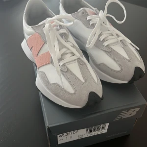 New Balance sneakers - Helt nya sneakers från New Balance. Storlek 37,5. 