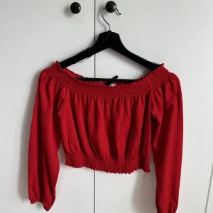 Tröja  - Använd 1 gång så är som ny